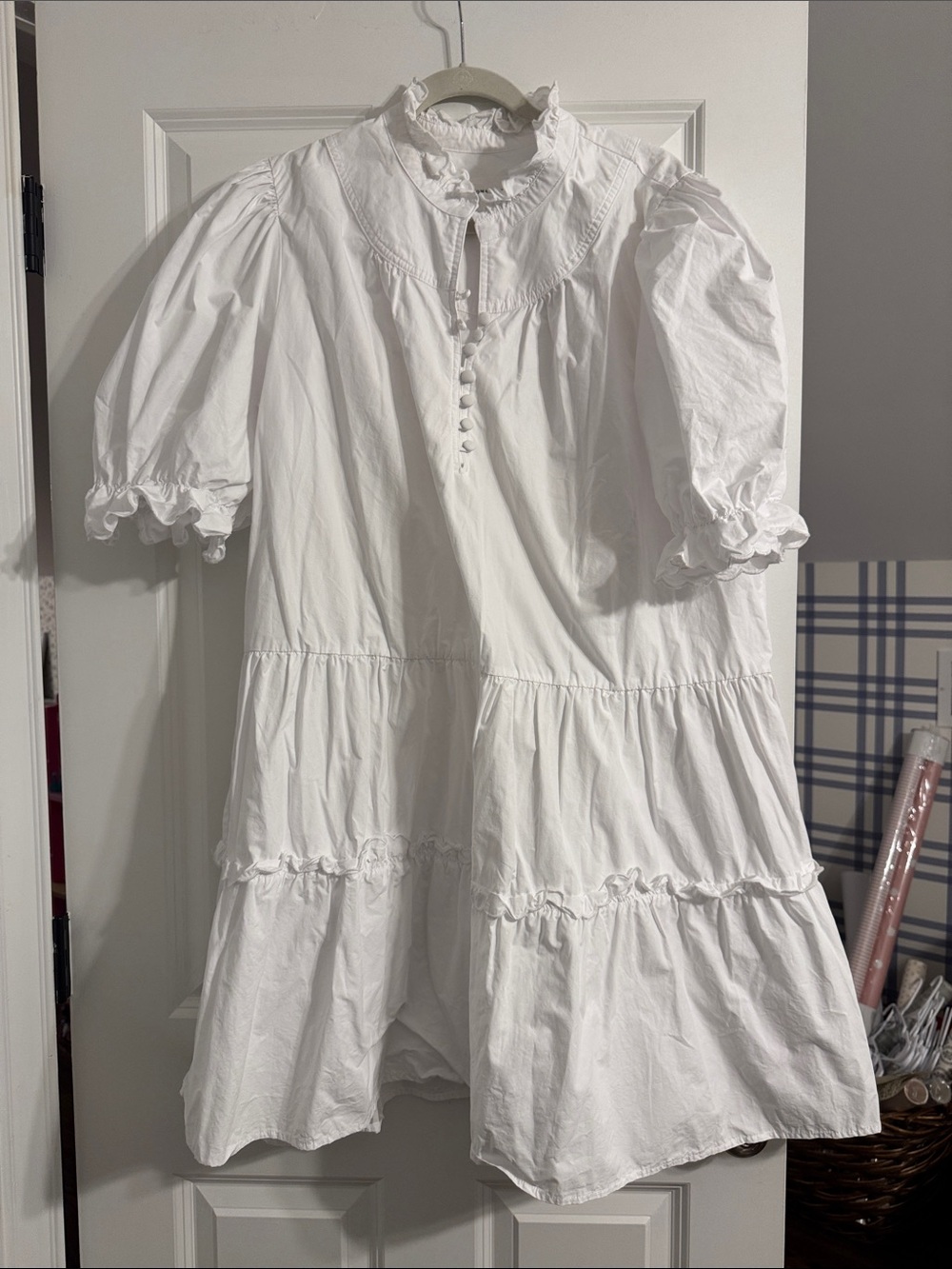 Tuckernuck/Pommander White Ruffled Tiered Dress w Puff Sleeves and Scallop det